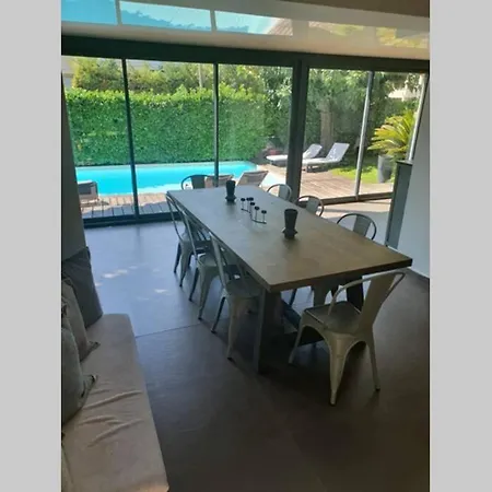 Bel Air - 240m2 - Freshly Completely Renovated - - Pool - No Party Allowed - No Bachelor-ette 빌라