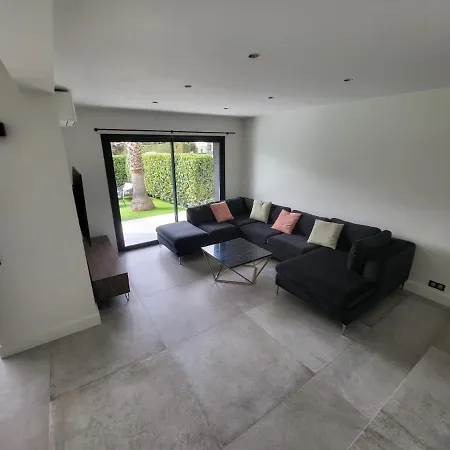 빌라 Bel Air - 240m2 - Freshly Completely Renovated - - Pool - No Party Allowed - No Bachelor-ette *