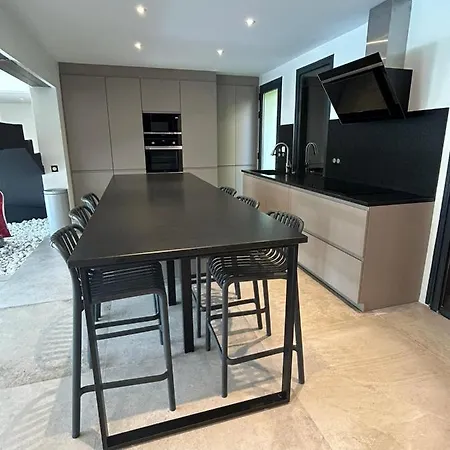 Bel Air - 240m2 - Freshly Completely Renovated - - Pool - No Party Allowed - No Bachelor-ette 빌라